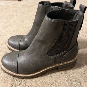 Womens Chelsea boots - time & tru.